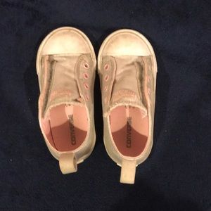 Toddler girl size 7 no lace converse